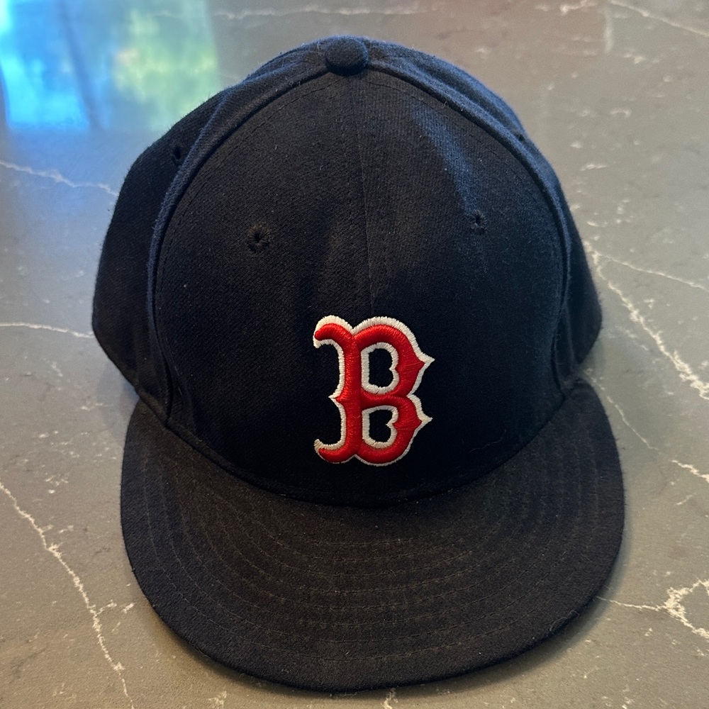 Official On-Field Boston Red Socks hat by New Era size 7 3/8